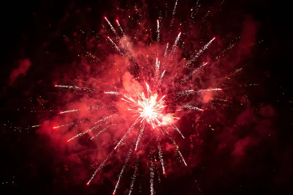Uno Sfondo Nero Esplosione Rossa Fuochi Artificio Con Fumo Fondo — Foto Stock