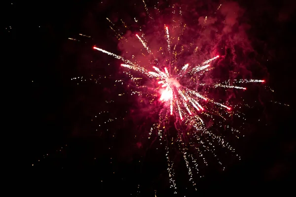 Explosão Vermelha Fogos Artifício Com Fumaça Bokeh Fundo Preto — Fotografia de Stock