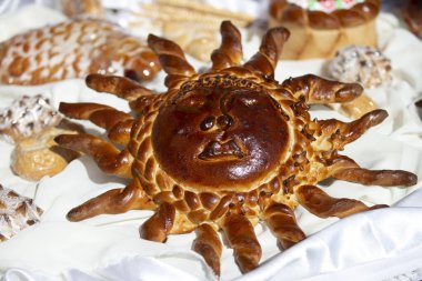 Slav güneşi şeklinde hamur mayası..