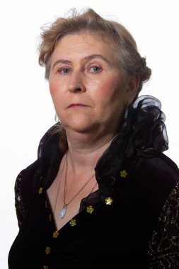 Kötü yüzlü, yaşlı, çirkin kadın..