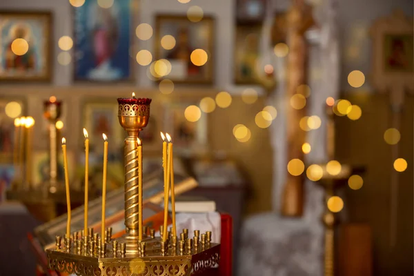 Velas Fondo Del Interior Iglesia Bokeh Oro — Foto de Stock