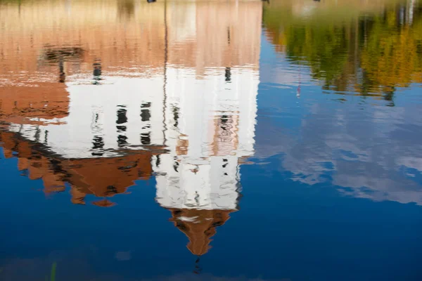 Reflexão Castelo Velho Água Azul — Fotografia de Stock