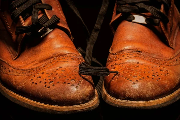 Par Sapatos Couro Marrom Vintage Fundo Escuro Belos Sapatos Couro — Fotografia de Stock