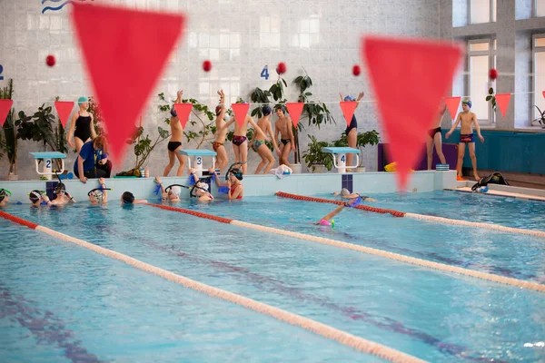 Marzo 2021 Bielorussia Città Gomil Piscina Sportiva Gli Atleti Diti — Foto Stock