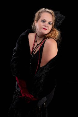 20 'li ya da 30' lu yaşlarda yaşlı bir kadının eski portresi..