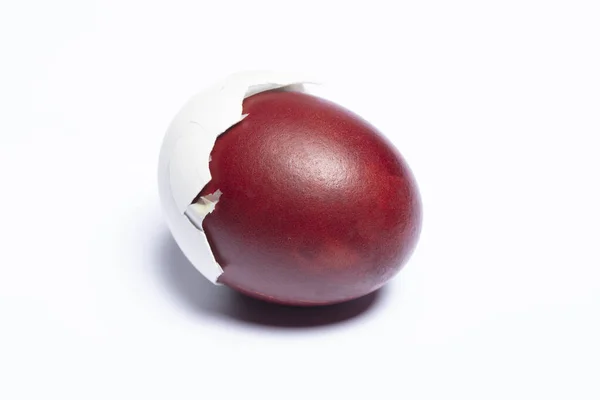 Класичне Пасхальне Яйце Пофарбоване Шкіркою Цибулі Крупним Планом Білому Тлі — стокове фото