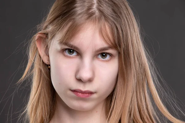 10代の女の子の顔のクローズアップ — ストック写真