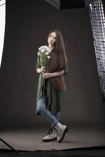 Beautiful Brunette Girl Very Long Hair Studio Equipment Photo Studio — Stock Photo, Image