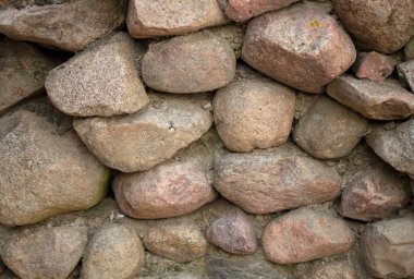 Kabataslak kayalardan yapılmış eski bir duvarın arka planı.