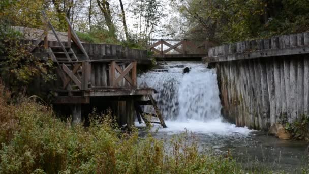 Fluxo Tempestuoso Cachoeira Lago Azul Pela Manhã Kazan Rússia — Vídeo de Stock