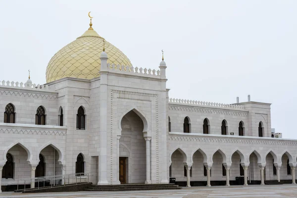 Bulgarian Settlement White Muslim Mosque Bulgarians Cloudy Spring Day Bolgar — Stock Photo, Image