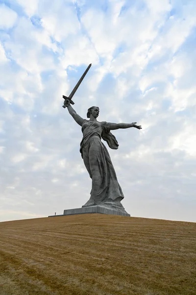 Volgograd Rússia Abril 2021 Escultura Pátria Chama Mamayev Kurgan Fundo — Fotografia de Stock