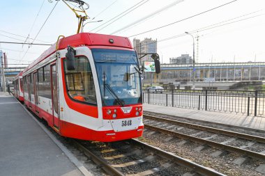 Volgograd, Rusya - 26 Mayıs 2021: Metrotram veya yer altındaki tramvay. Forbes dergisi Volgograd metro tramvayını gezegendeki en ilginç tramvay rotaları listesine ekledi..