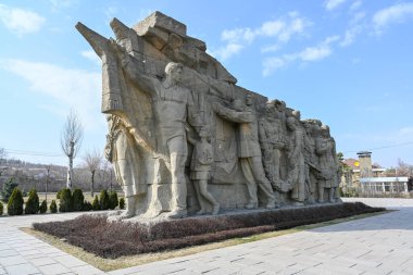 Volgograd, Rusya - 13 Haziran 2021: Volgograd 'daki tarihi savaş kompleksi Mamaev Kurgan parkında 