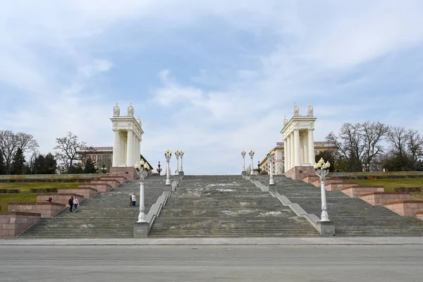 Volgograd Rusland Juni 2021 Colonnade Trap Aan Centrale Dijk Volgograd — Stockfoto