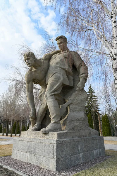 2021年6月12日 俄罗斯伏尔加格勒 在Mamayev Hill纪念史达林格勒战役纪念馆的雕塑 — 图库照片
