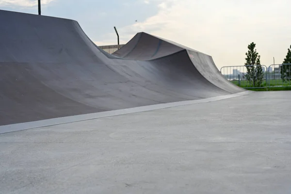 Skatepark Rollerdrome Quarter Und Halfpipe Rampen Extremsport Urbane Jugendkultur Für — Stockfoto