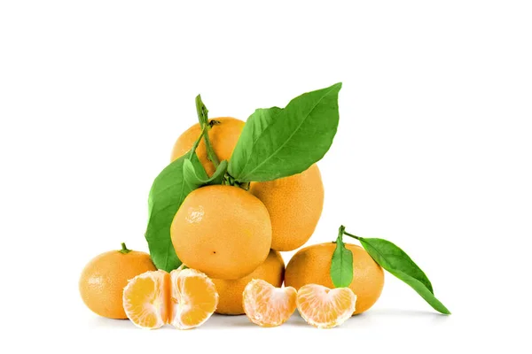 Frische Rohe Bio Mandarinen Clementine Mit Grünen Blättern Auf Weißem — Stockfoto