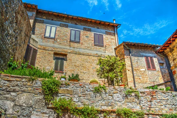 Pintoresco edificio en San Gimignano — Foto de Stock
