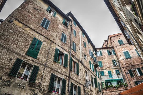 Gamla byggnader i Siena — Stockfoto