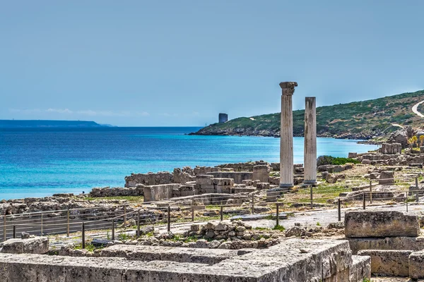 Tharros colunas em um dia claro — Fotografia de Stock