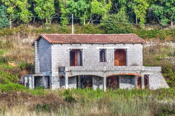 Ofärdiga hus i landet — Stockfoto