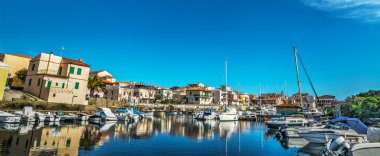 Stintino eski liman manzarasına