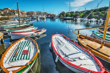 Stintino Harbor ahşap tekne