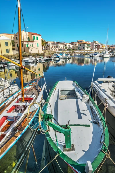 Barco en Stintino puerto — Foto de Stock