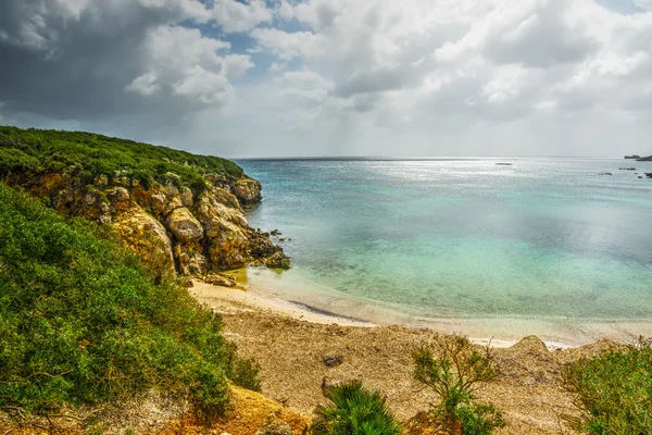 Zachmurzone niebo nad brzeg Alghero — Zdjęcie stockowe