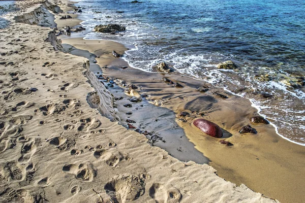 Sand och stenar i Castelsardo shore — Stockfoto