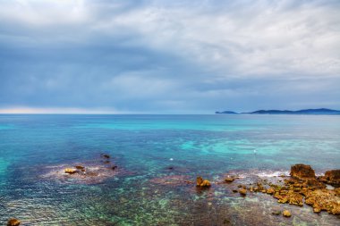 Alghero kıyı mavi gün batımı