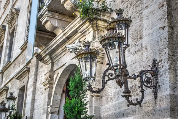 Klasický styl lampa v Palazzo Ducale v Sassari — Stock fotografie