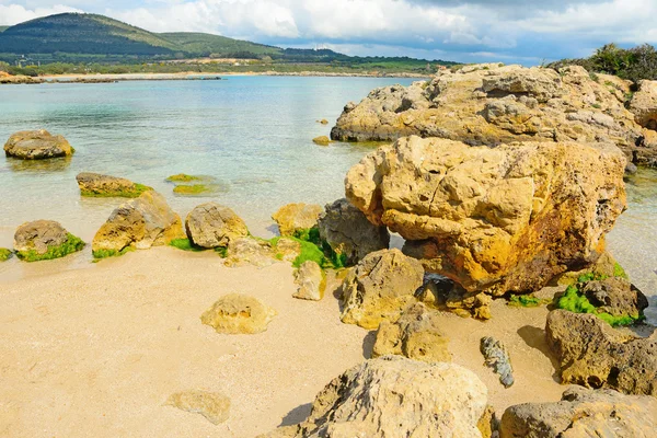 Rocas y arena en la costa de Alghero —  Fotos de Stock