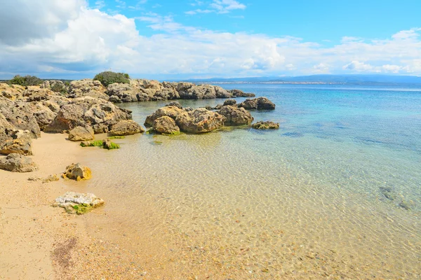 Rochas e areia na costa de Alghero — Fotografia de Stock