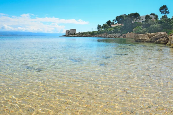 Tiszta víz az Alghero tengerpart — Stock Fotó