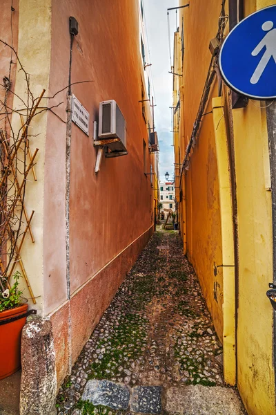 Alghero'da dar sokak — Stok fotoğraf