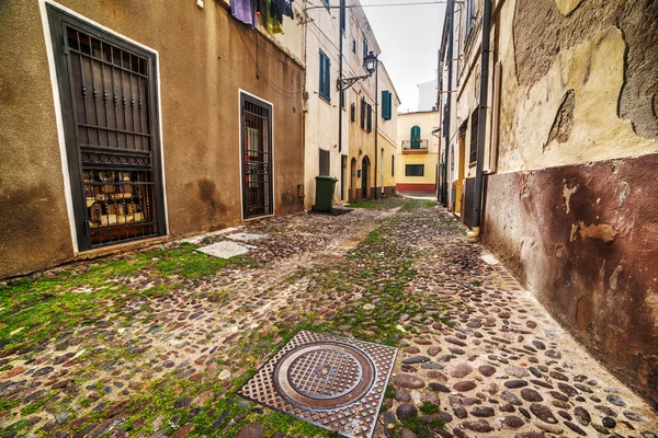 Smal gata i gamla stan i Alghero — Stockfoto