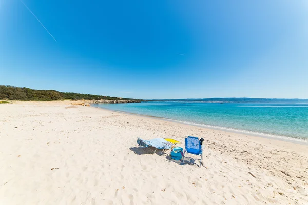 Beach chairs on a empty beach — Stock Photo, Image