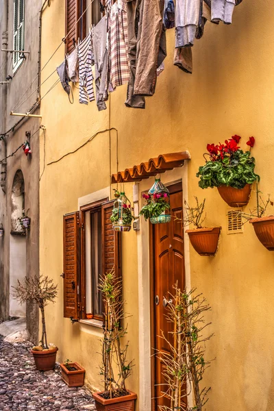 Malerische Fassade in der Altstadt von Alghero — Stockfoto