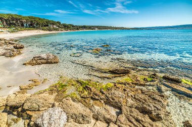 Le Bombarde Beach şeffaf su