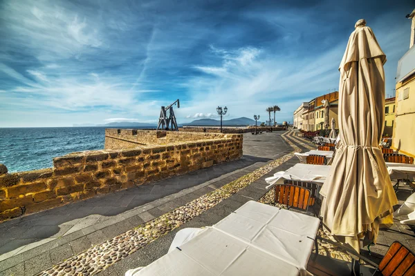 Restaurant tables and chairs in Alghero — Stock Photo, Image