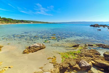 Le Bombarde içinde kum ve kaya