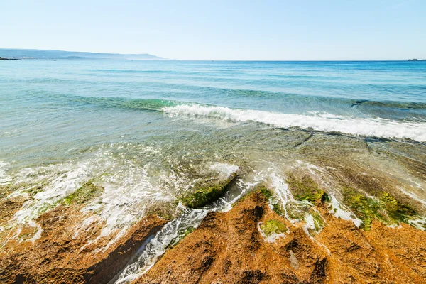 Rochers à La Bombarde plage — Photo