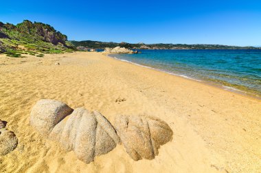 İtalya, Cala dei Ginepri plajındaki kayalar