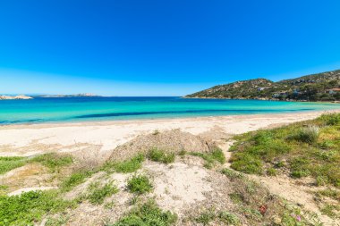 Cala Battistoni açık bir günde, Sardunya