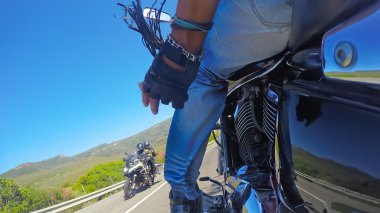 Motosiklet binme süre selamlıyor