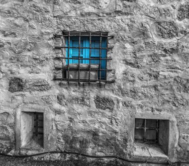 mavi bir pencerenin seçici Desatürasyon