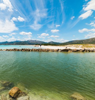 Puntaldia kıyı şeridi kayalarda