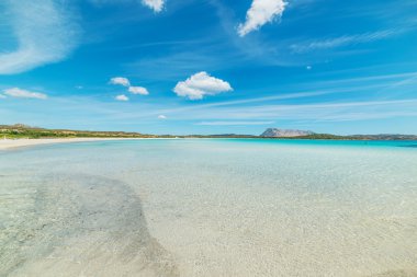 Lu Impostu plaj üzerinde yumuşak bulutlar